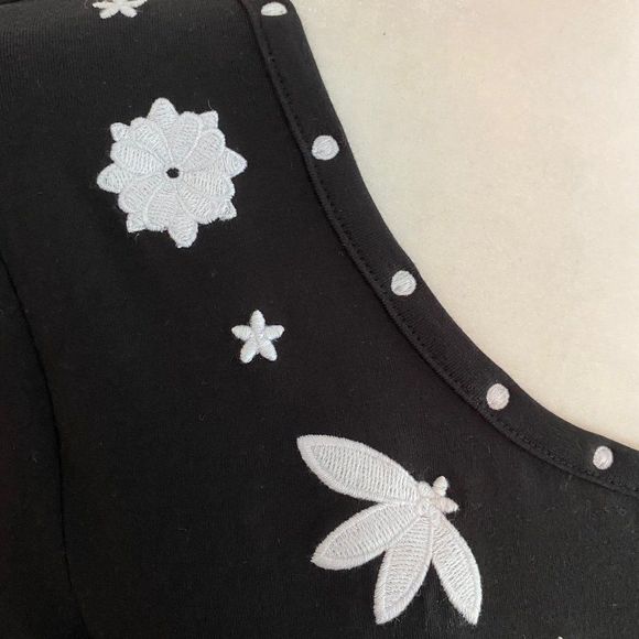 Susan Graver Style Black Top ¾ Length Sleeves Floral Embroidery SZ M - Picture 3 of 10